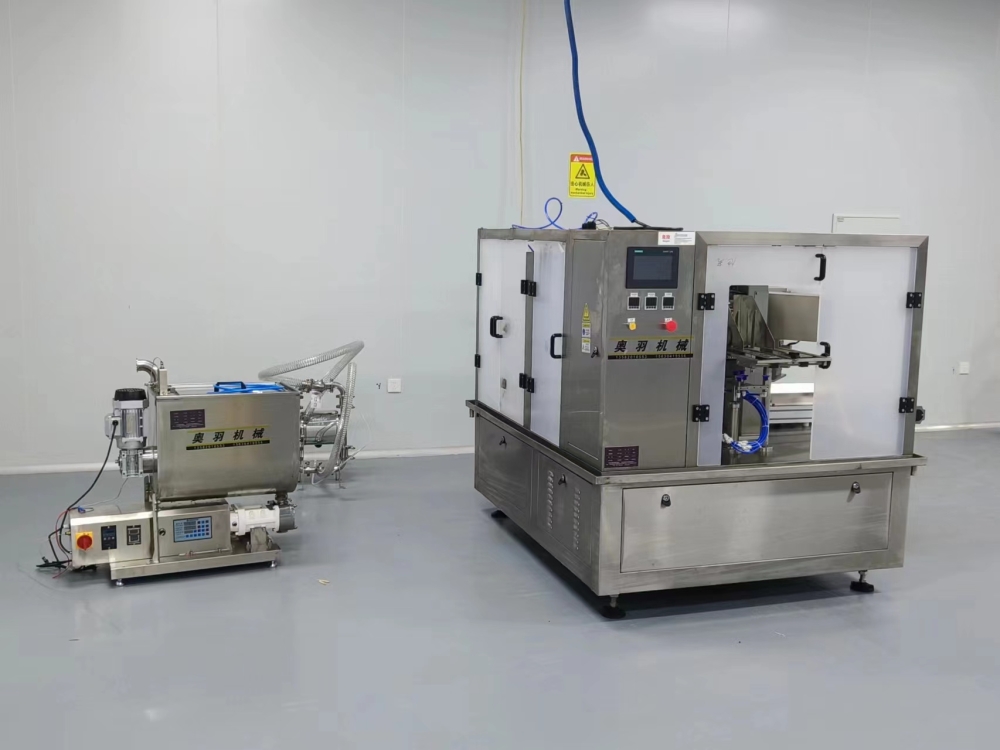 八工位給袋式包裝機如何實現(xiàn)顆粒醬料通用包裝